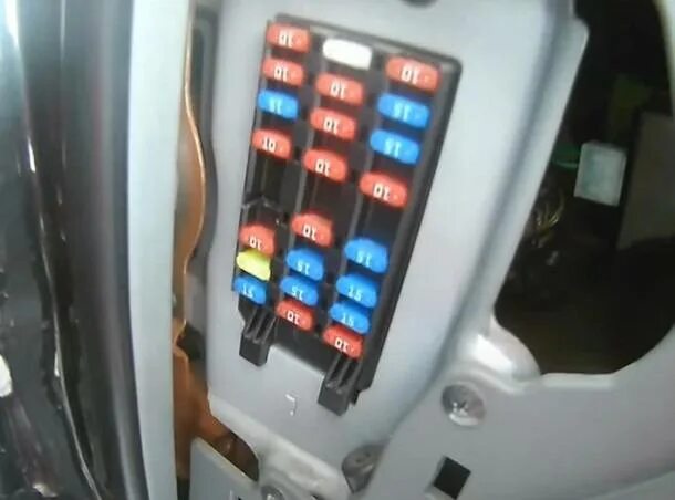 Где на Шевроле Лачетти находится предохранитель прикуривателя