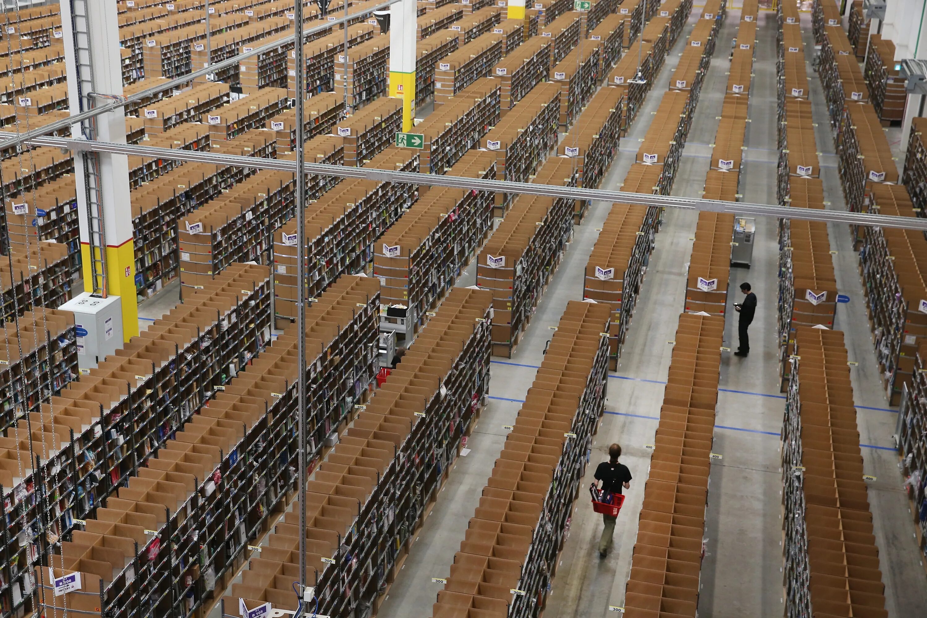 Amazon Storehouse. Склад Амазон. Самый большой склад Amazon. Склад Амазона в Америке. Amazon работает