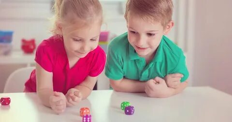 Дети играют в следующую игру