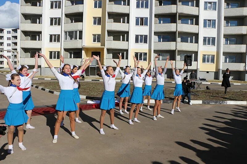 Ук строим будущее челны. Микрорайон Иволгино Саратов. Новая площадка в Иволгино Саратов. Директор Иволгино школа. Школа в Иволгино Саратов 2022.