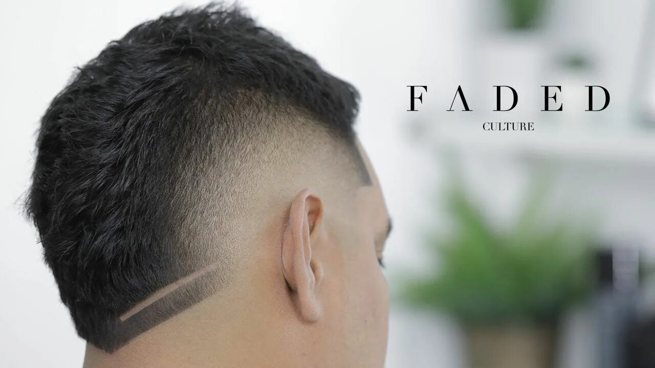 Fade off. Burst фейд. burst fade стрижка могавк. фейд с могавком. mohawk фейд.