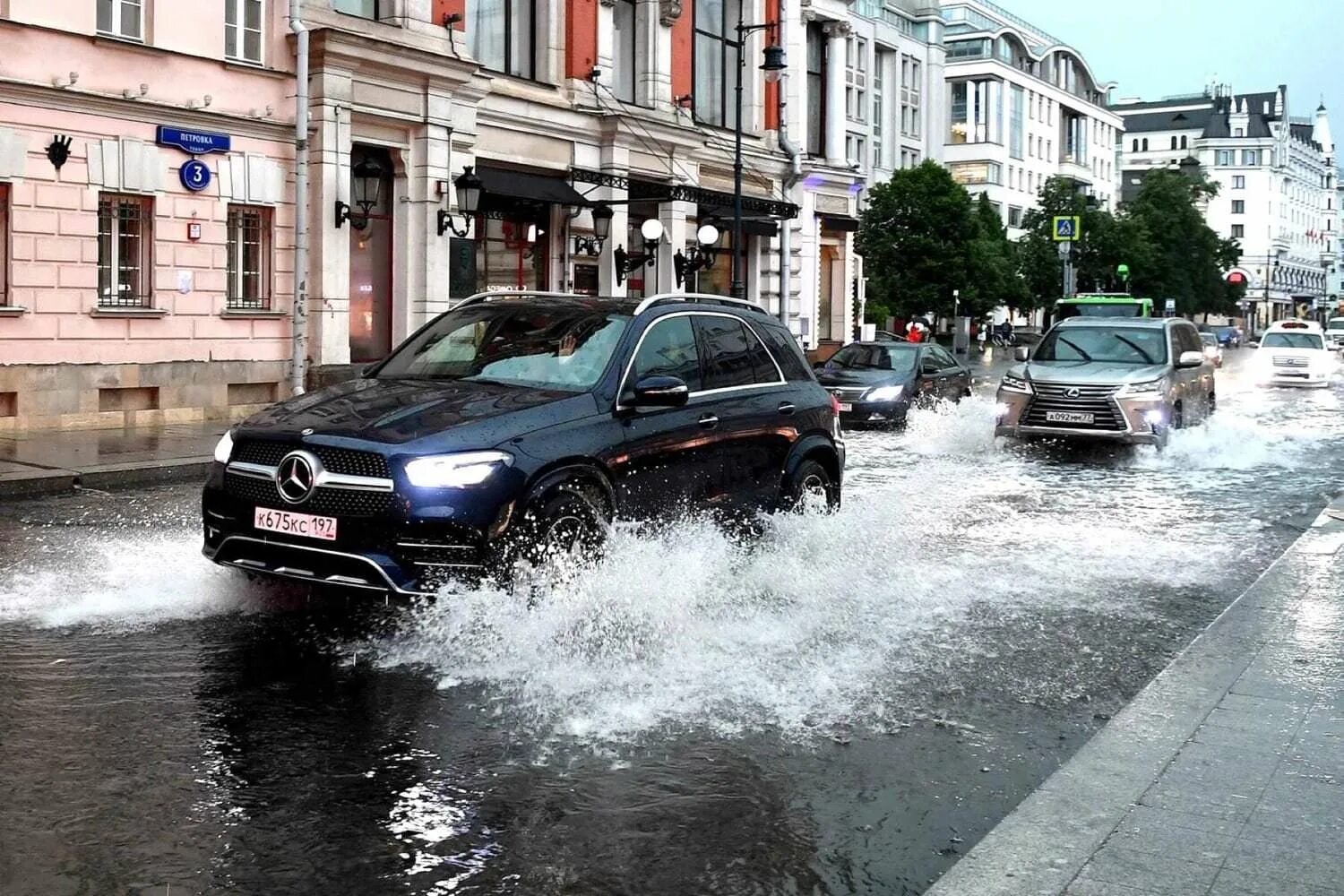 Дожди москва и область. Ливень в Москве. Наводнение в Москве. Дождь в Москве. Москва после дождя.