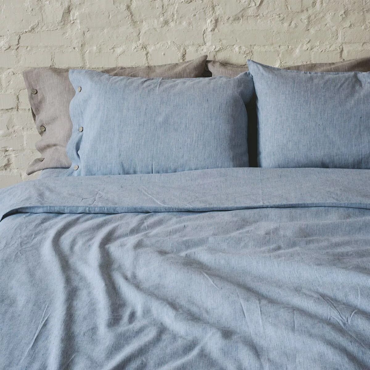 Купить льняное постельное. Умягченный лен постельное белье. Комплект постельного белья лен 100% умягченный. Льняное постельное белье. Голубое льняное белье постельное.