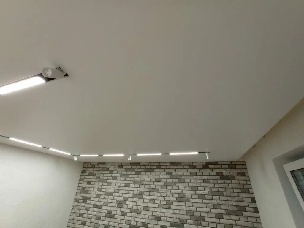 Lumfer натяжные потолки. Скрытый карниз lumfer sk01. карниз lumfer sk01. профиль lumfer sk01 скрытый карниз.
