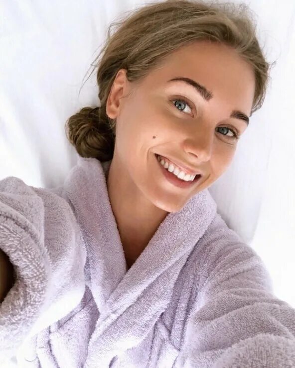 счастливое лицо. майер мария александровна. женщина улыбается. женщина 35 лет. женское лицо 30 лет.