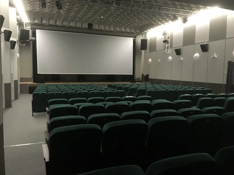 баклажан кинотеатр сосновоборск афиша. дк мечта сосновоборск. баклажан сосновоборск. баклажаны в коробке. баклажан кинотеатр сосновоборск афиша.