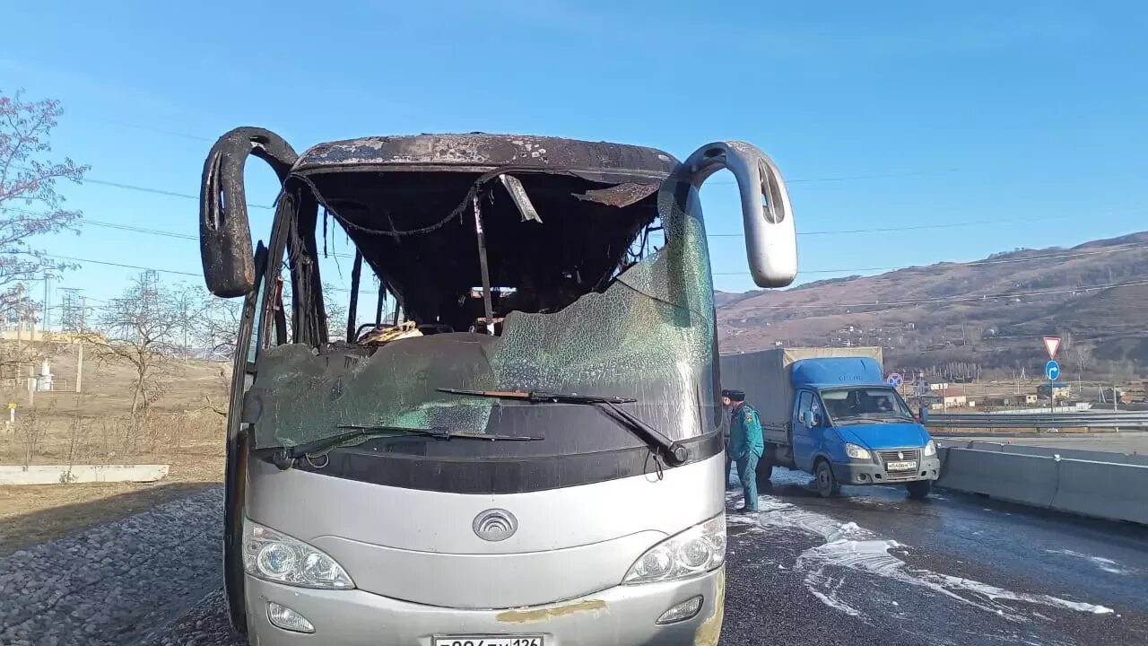 Авария экскурсионного автобуса. Автобус турист. Автобус фото. Горит автобус в Кисловодске. Кисловодский автобус.