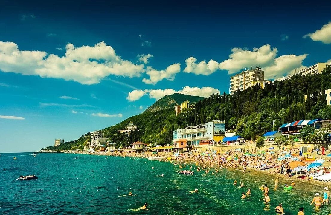 Путевки в крым летом. Алушта Крым. Алушта, aluşta. Алушта Крым пляж. Курорт большая Алушта.