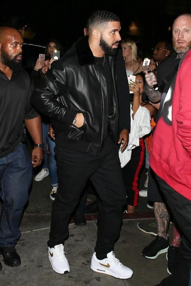 Найк дрейк. Nike drake. Nocta drake кроссовки. Drake адидас. Drake in nike.