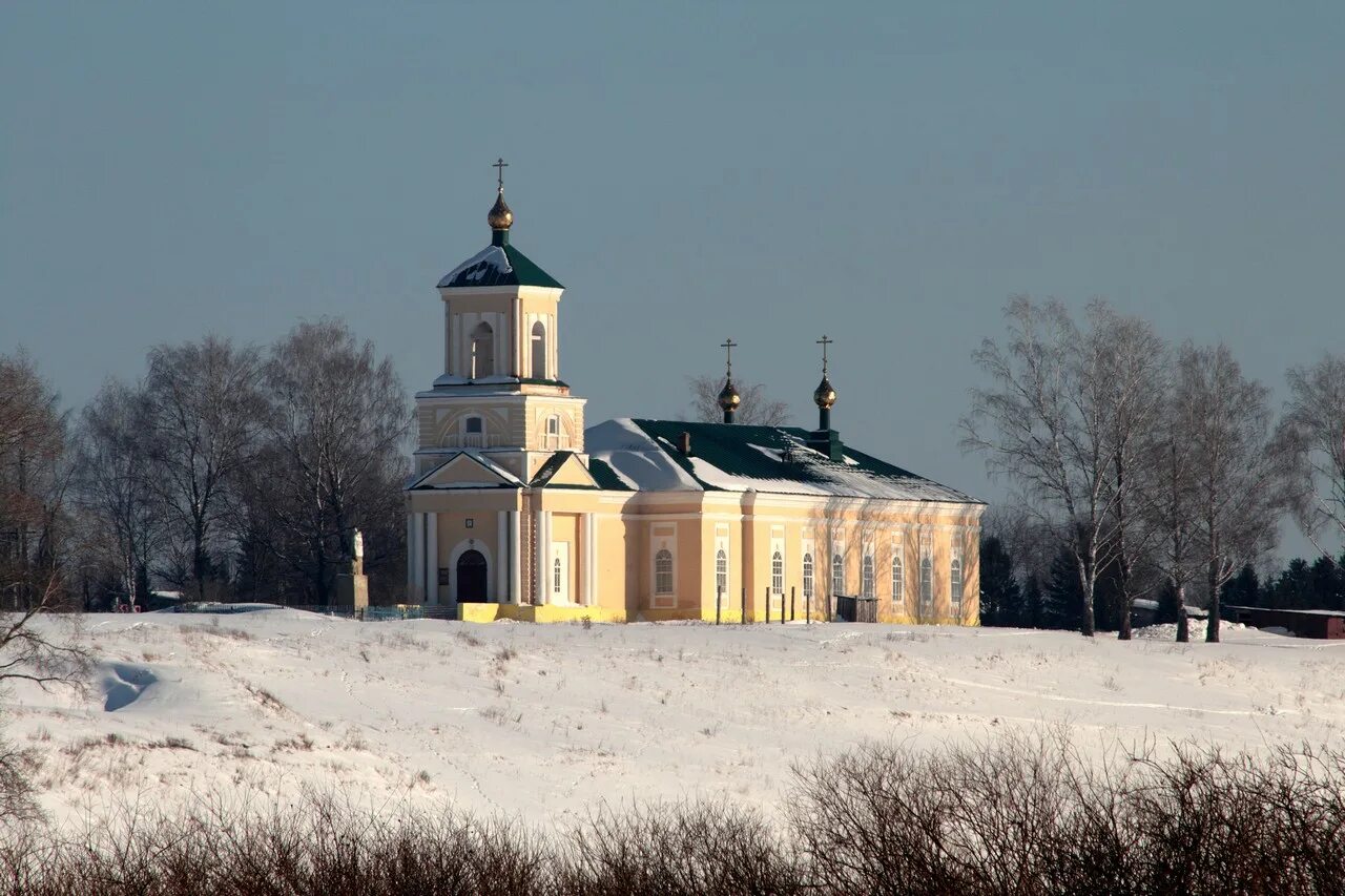 Село плавное. Спасская Церковь Ярский район. Храм Укан Ярский район. Спасская Церковь в селе Укан. Храм Спаса Нерукотворного в селе Укан.