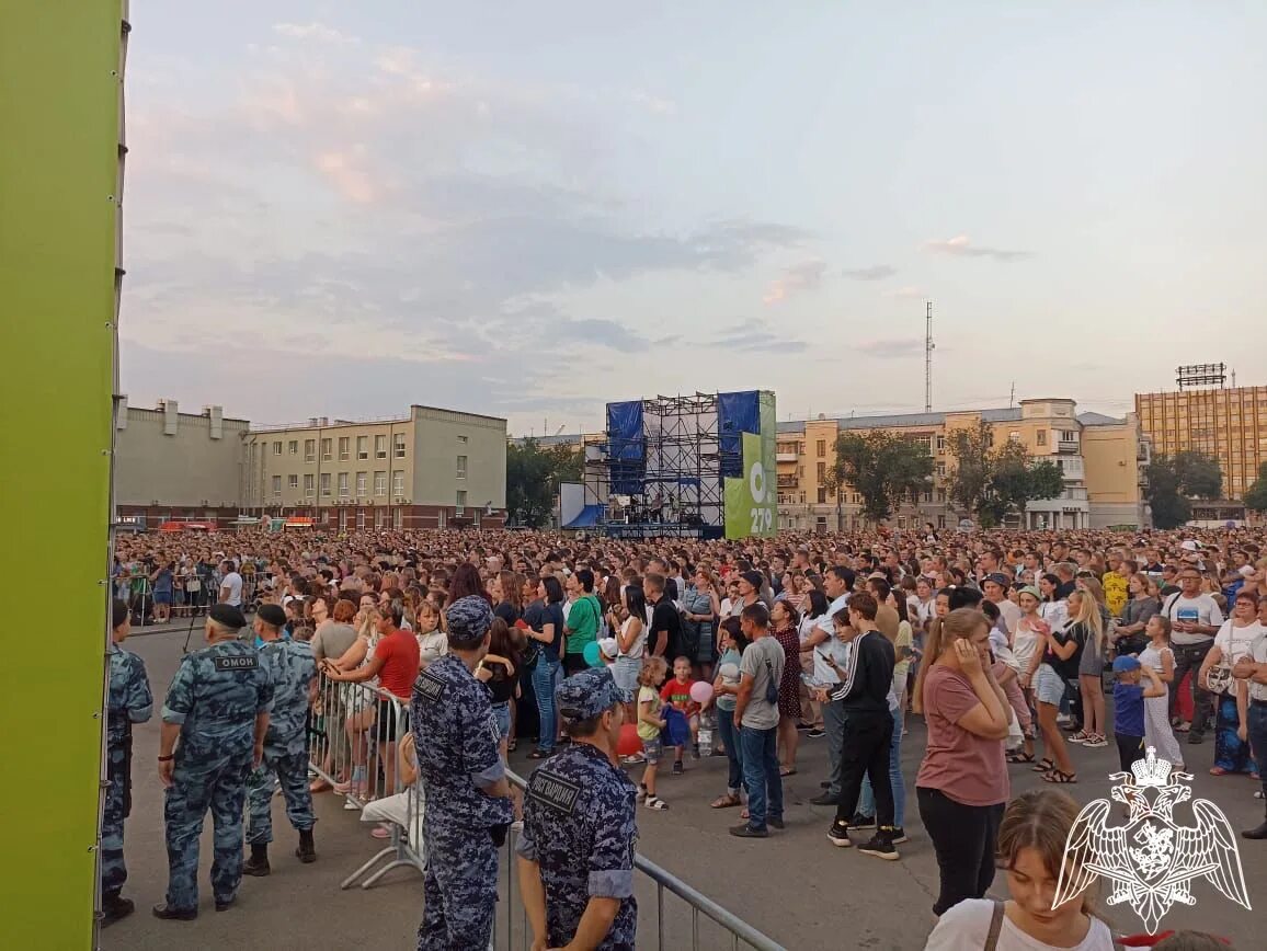 Смотрящий г оренбург. День города фото. С днем города. День города Оренбург. Общественники в городе.