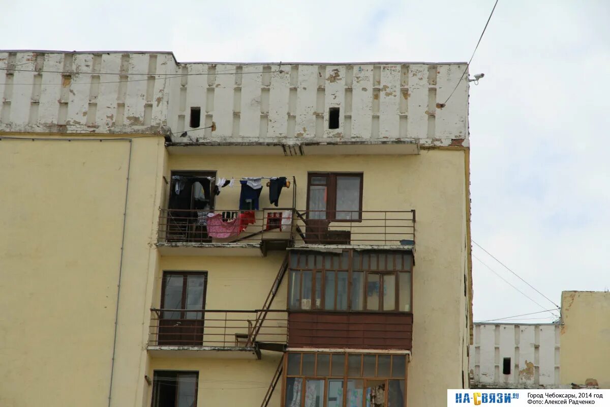 Лоджия общага. Астраханские балконы. Лоджия в общежитии. Лоджия в общежитии. Полностью остекленный балкон.