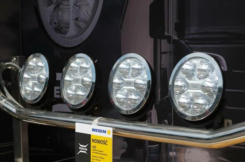 Фары дальнего света лет. Wesem led фары светодиодные. фара дальнего света lum2.51200 wesem fervor 180 led с габари. wesem fervor 180. весем фары fervor 220.