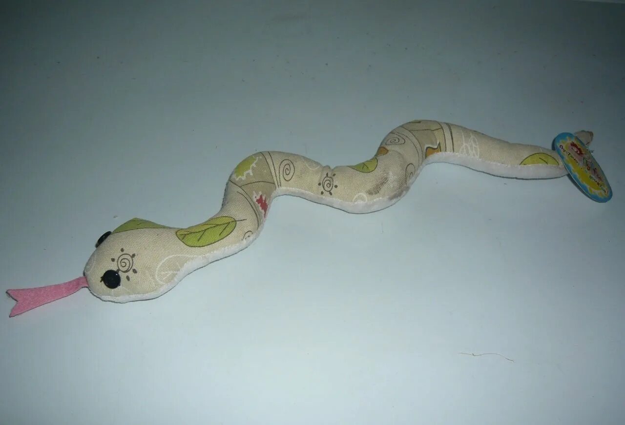 Мягкая игрушка змея. Человек боящийся змей