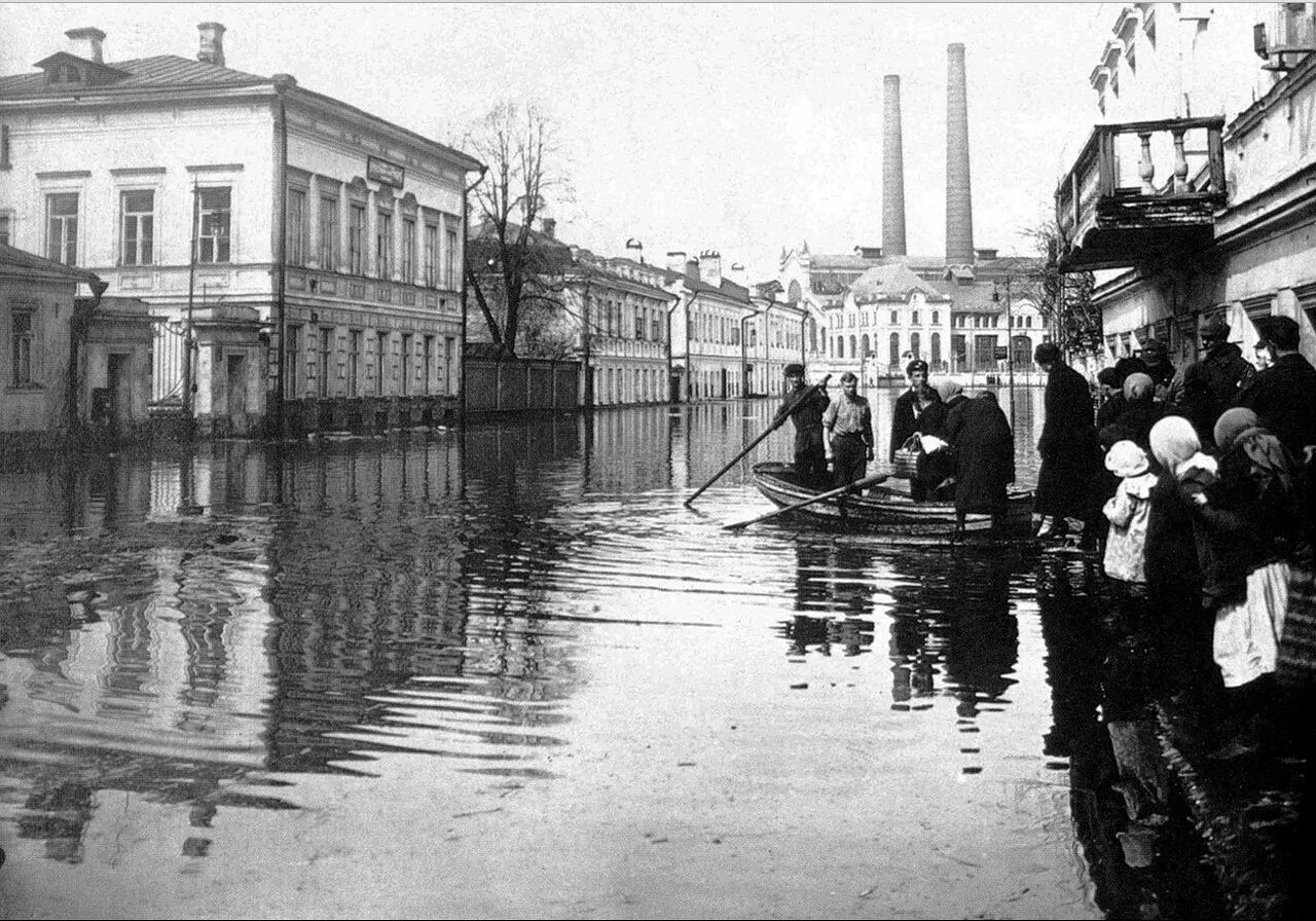 1908 г россия. Наводнение 1908 г в Москве. Половодье 1908 года в Москве. Потоп в Москве 1908 года. Наводнение Москвы апрель 1908 года.