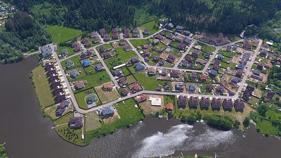 красная пахра деревня былово. краснопахорское поселение, былово село, былово коттеджный поселок. посёлок шарапово московская область. усадьба в коммунарке. русская усадьба троицк коттеджный поселок былово.