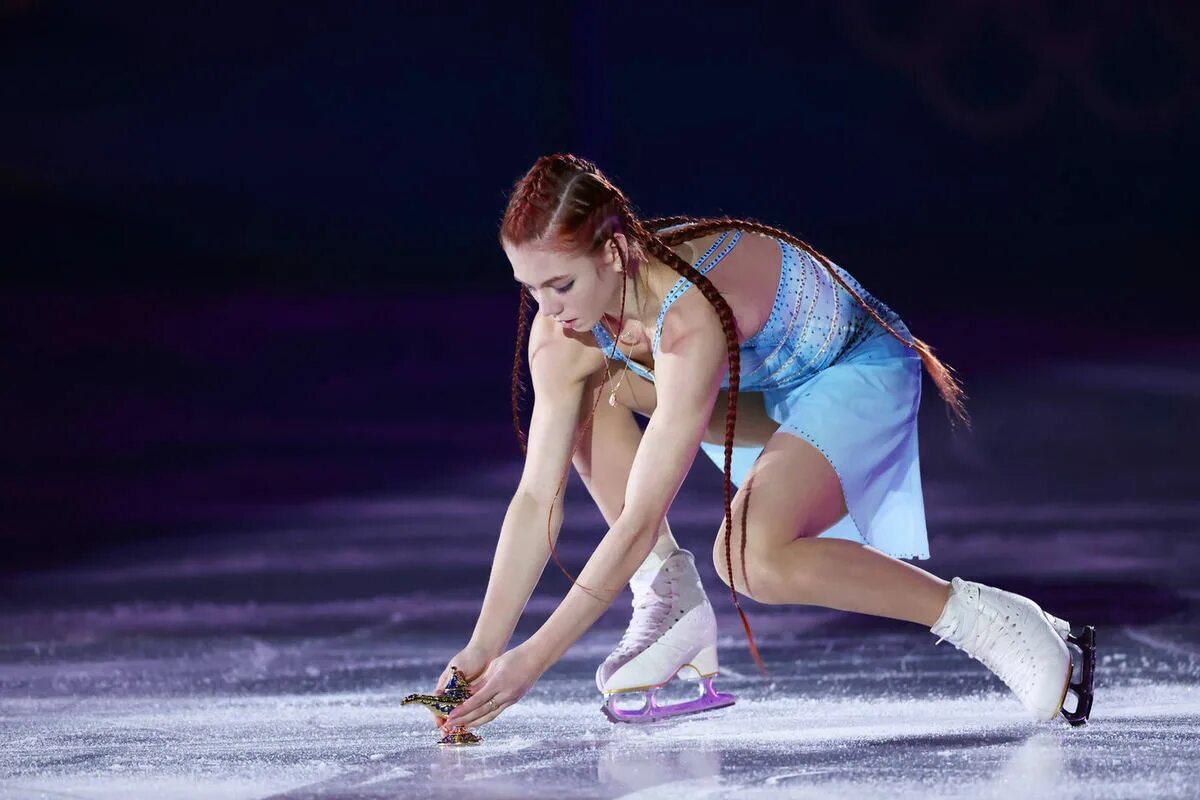 Тренер александры трусовой. Александра трусова и тутберидзе. Тутберидзе с фигуристками трусова. Александра трусова фигуристка. Тренер трусовой сейчас.