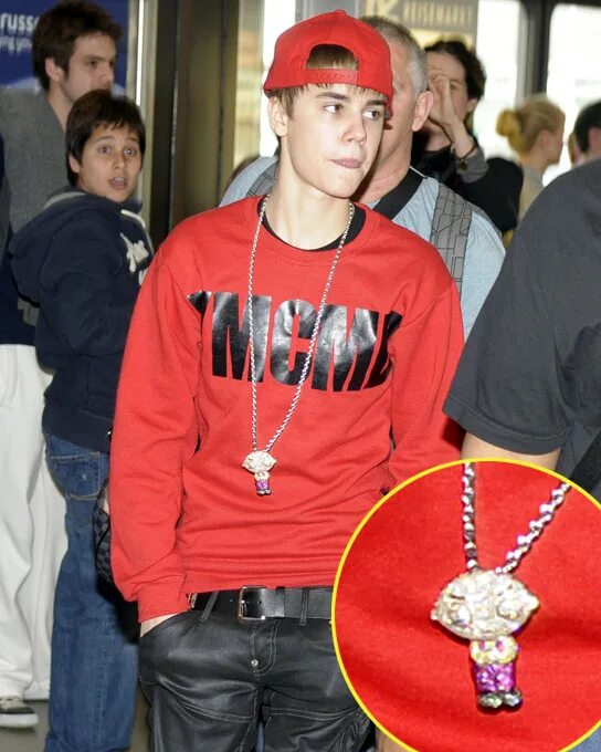 Джастин бибер депрессия. Бибер наглый. Малышка бибер 26. Джастин бибер титаник. Джастин бибер с расстегнутой ширинкой.