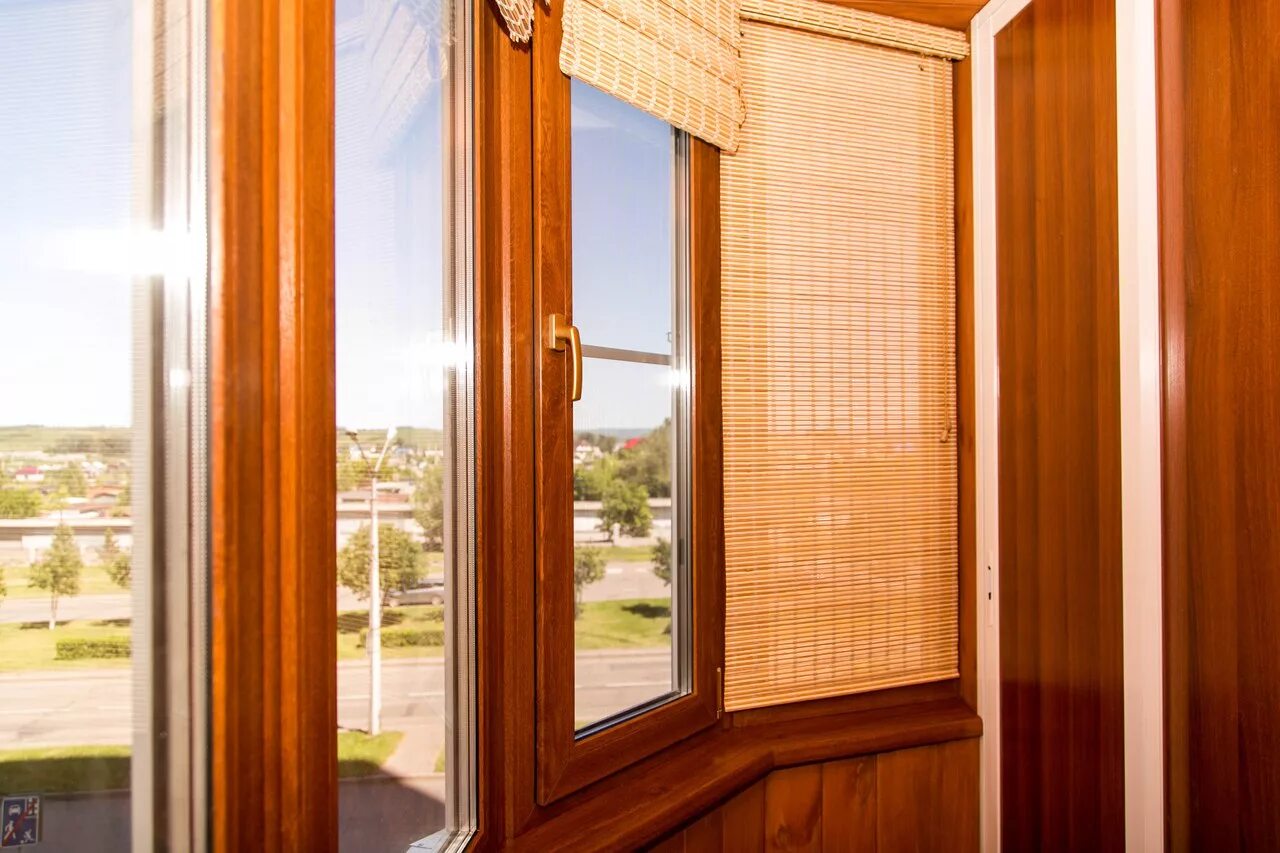 Профиль рехау под дерево. Рехау цвета ламинации профиля. Ламинированные окна пвх. Окна rehau золотой дуб. Подоконник kaleva.