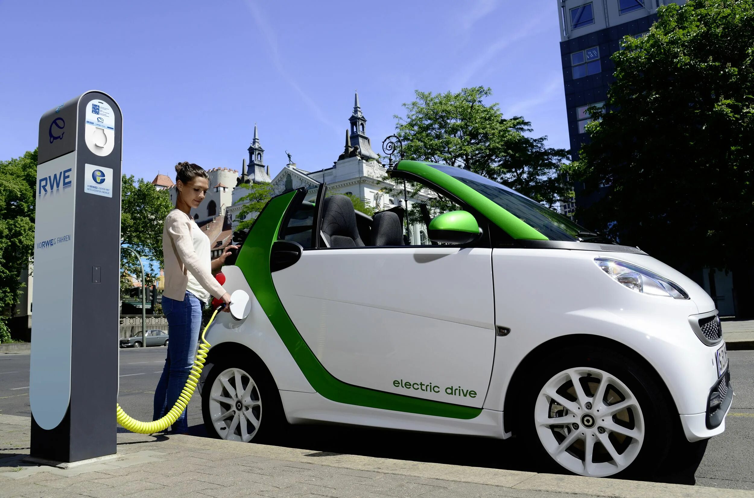 Smart Fortwo Electric Drive. Электроавтомобиль Eco. Электромобиль будущего. Автомобиль на электричестве.