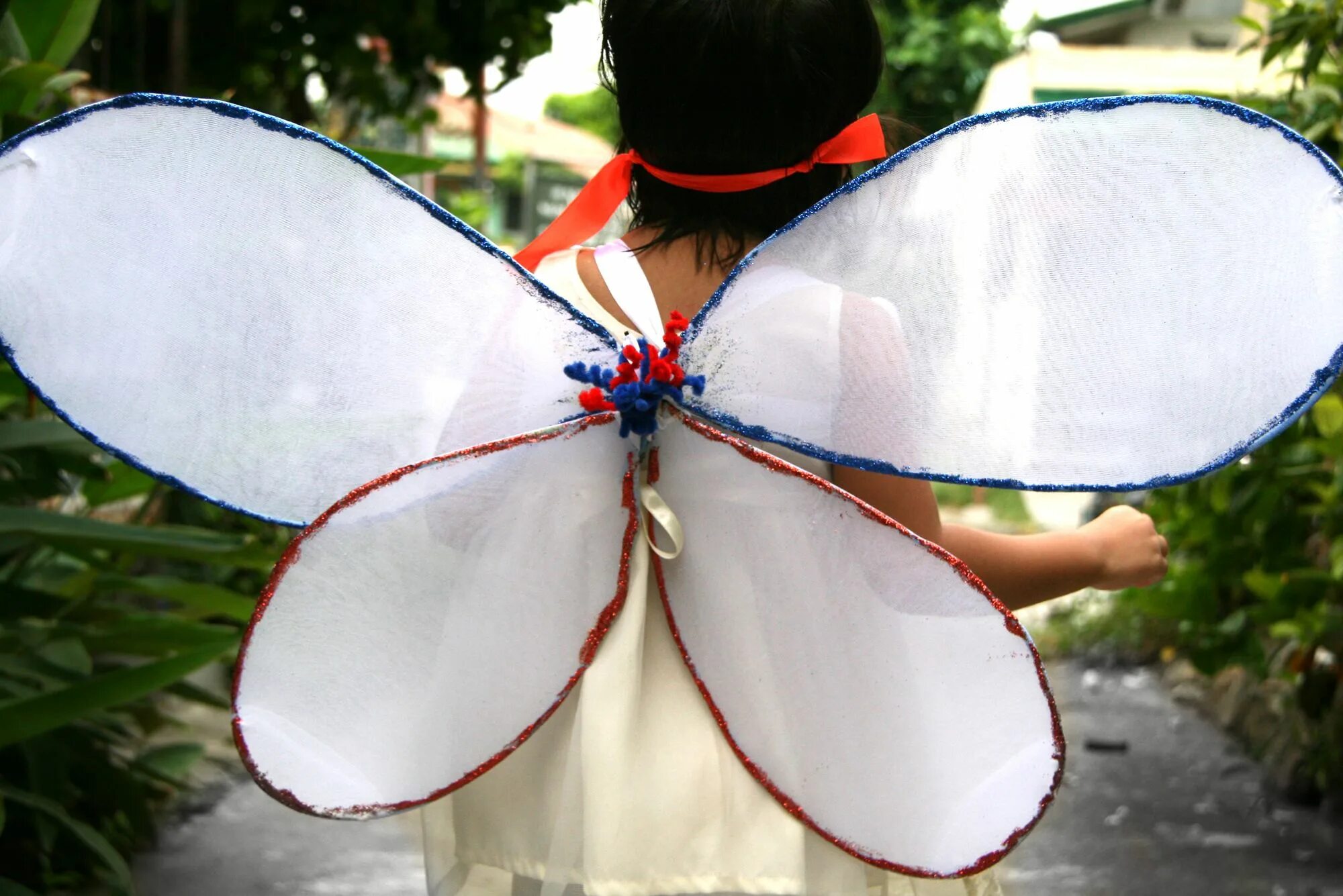 Самодельные бабочки. Костюм крыло. Крылья бабочки костюм. Костюм мотылька. Крылышки бабочки своими руками.