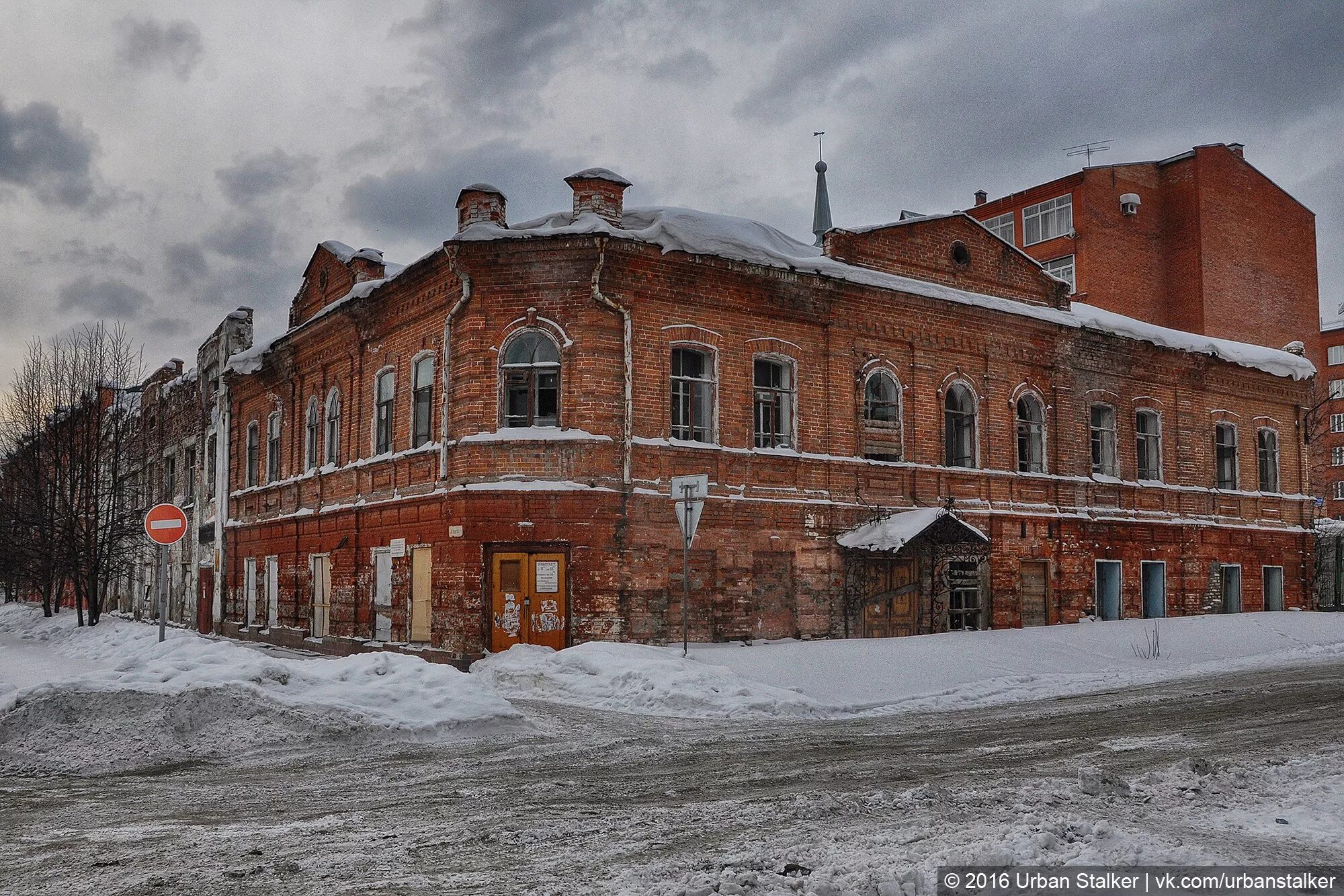 Бийск ул толстого. Купца Хакина Бийск. Торговый дом Хакина Бийск. Бийск дом купчихи. Бийск Купеческий.