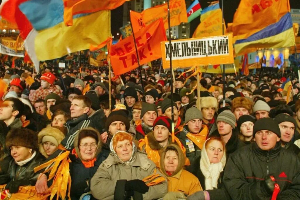 Orange revolution. Ющенко оранжевая революция 2004. Революция в Украине 2004. Оранжевая революция на Украине. Оранжевая революция на Украине 2004 Майдан.