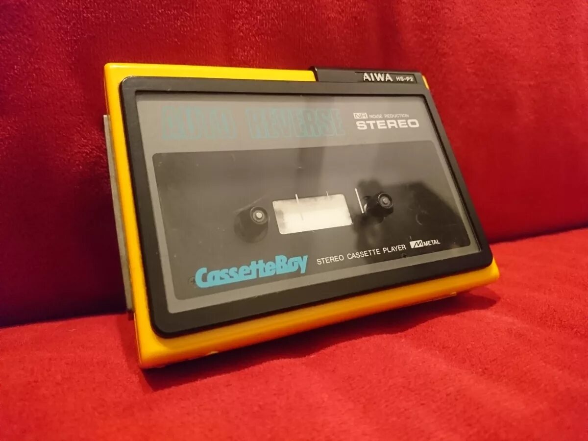 Aiwa hs sp 350. Sony walkman кассетный. Кассетный плеер айва. Диктофоны кассетные 90х. Aiwa hs-t50.