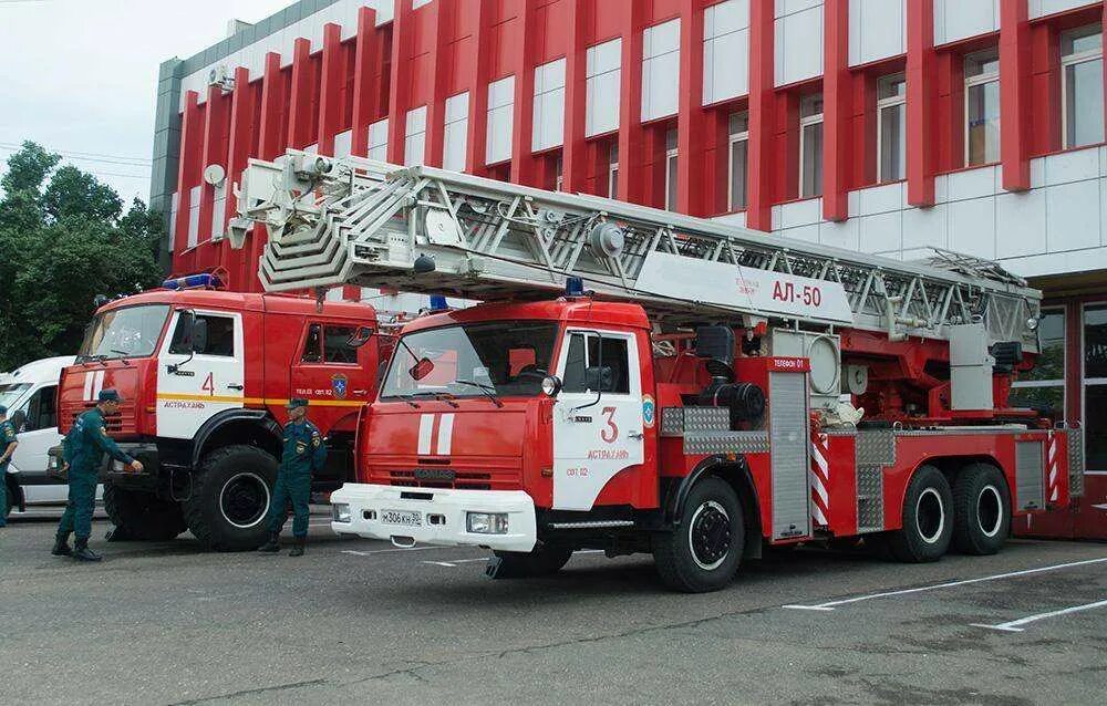 Группы пожарных автомобилей. Пожарная машина. Пожарная машина МЧС. Спецтехника МЧС. Современная пожарная машина в России.