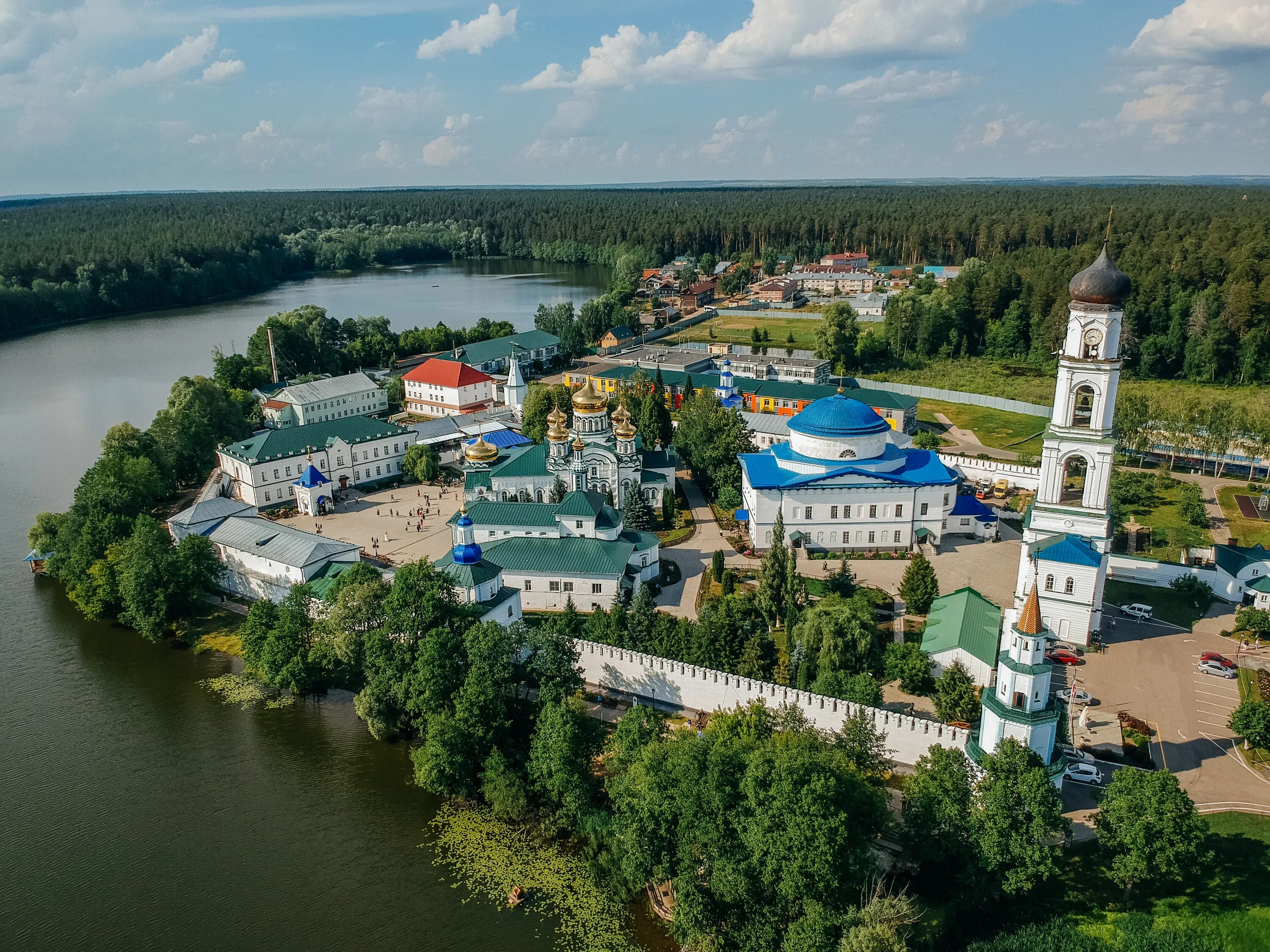 Раифский Богородицкий мужской монастырь. Раифский Богородицкий монастырь Зеленодольский район. Раифский Богородицкий монастырь сентябрь. Раифский монастырь Алексеевские покои.