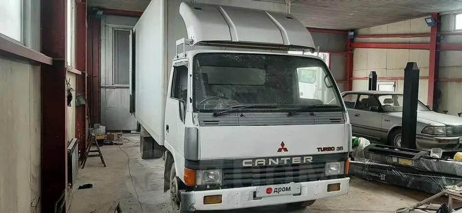 Кабина кантер купить. Mitsubishi Canter 1990. Кабина Кантер 1990. Митсубиси Кантер 1990 год стекло. Кантер Фусо самосвал 1990 года.