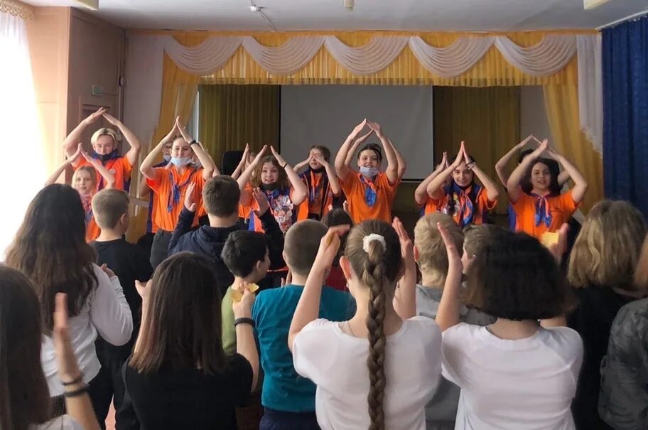 Летний лагерь алые паруса тюмень. Лагерь ребячка в тюмени. Олимпийская ребячка тюмень. Лагерь молодежный. Тюменский лагерь остров детства.