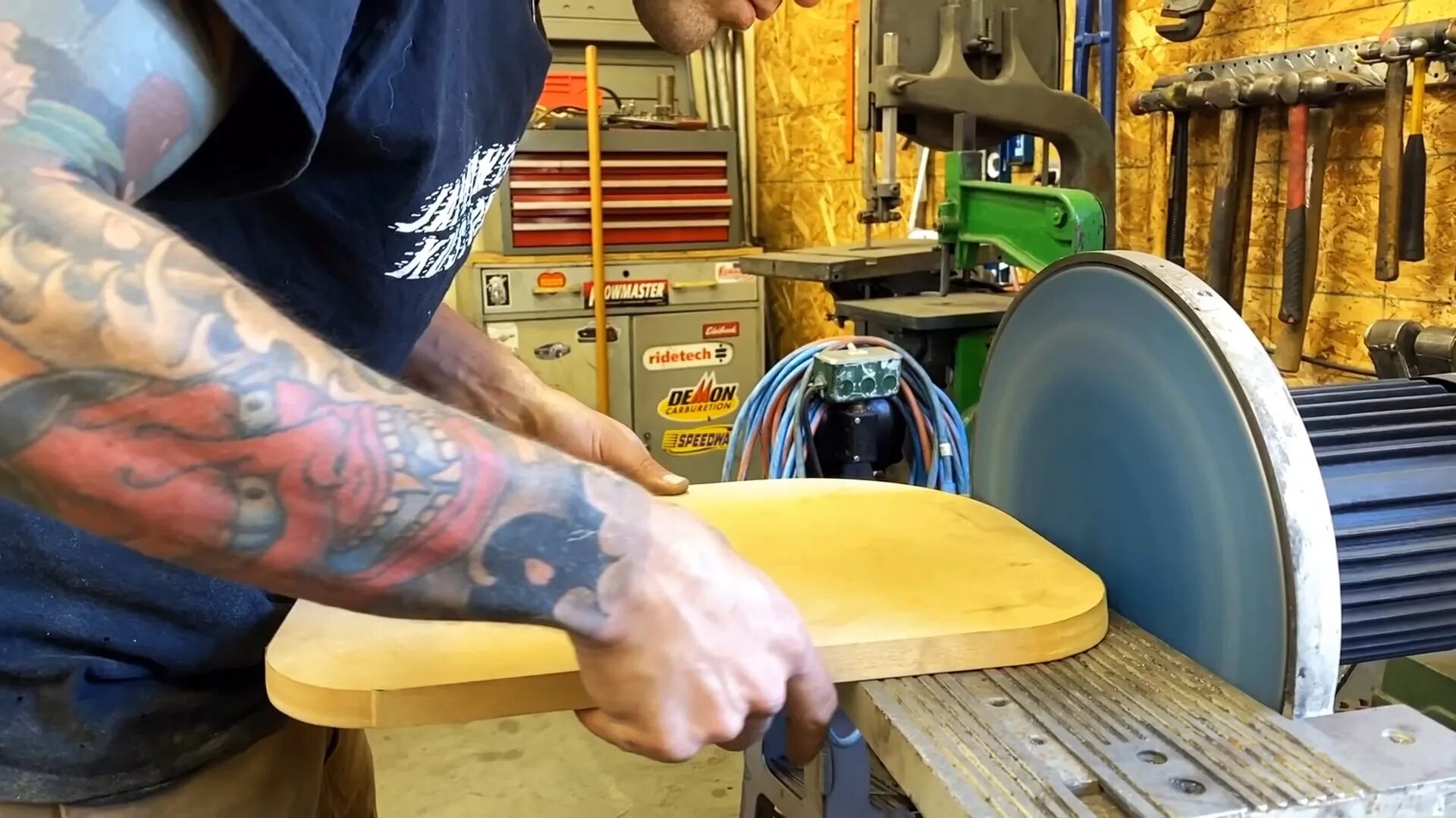 Если телефон намок. Изготовлять нужное. Монтаж петель на межкомнатные двери. Отливка изложницы медный завод. Инструмент для монтажа дверей.