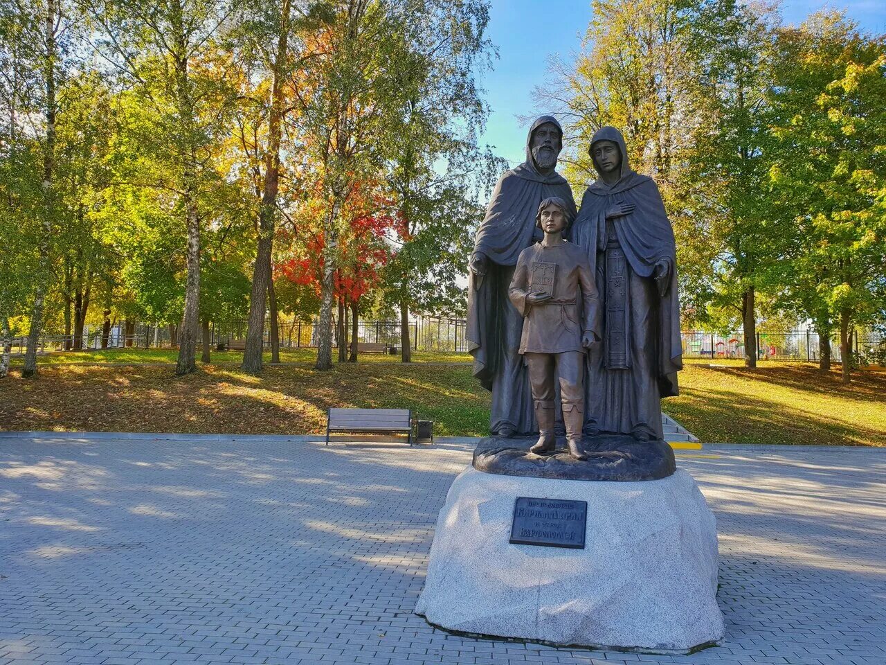 памятник родителям сергия радонежского в хотьково. лара михеенко памятник в хотьково. монумент студия г хотьково памятники. феликс дзержинский памятник в дзержинском московской области. памятник родителям сергия радонежского в хотьково.