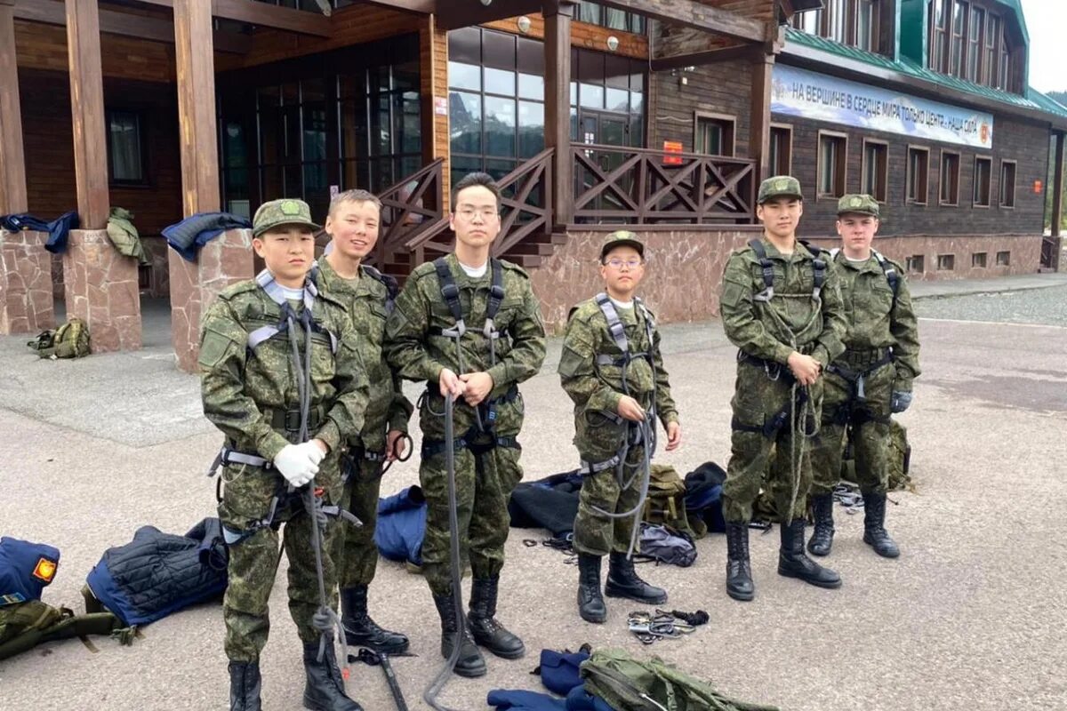 Военно спортивный центр. Центр военно-спортивной подготовки. Военная подготовка. Форма ПКУ кадета. 3 роты сколько