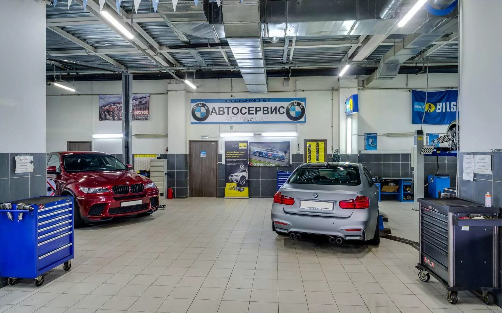 Бмв 320i в сервисе. Техцентр бмв. Автосервис бмв. Техцентр бмв. Москва, ул.