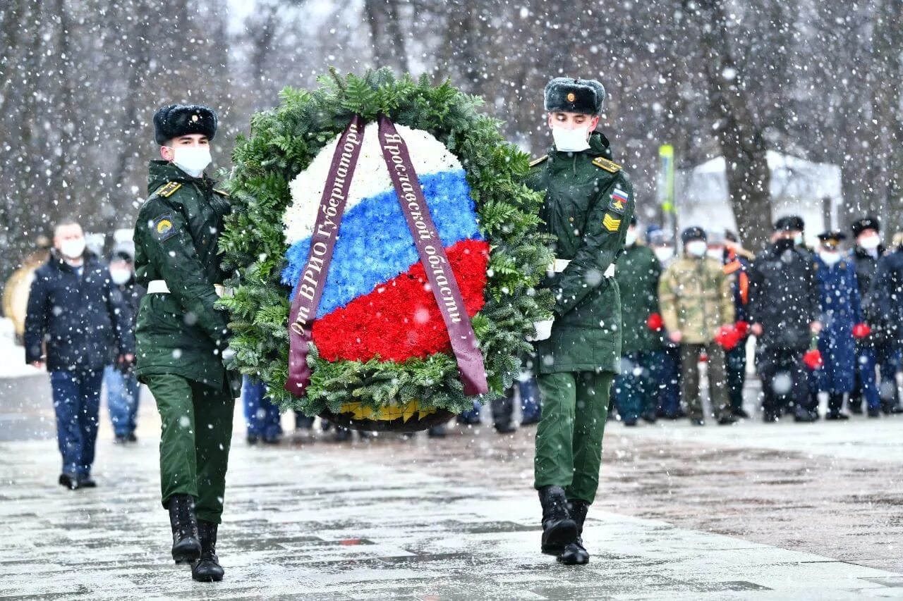 Защитники Отечества Ярославль заместитель. Площадь защитников Отечества в Сергиевом Посаде. 2 Февраля праздник в Нижнем Новгороде. Защитник Отечества SNOWRUNNER. Митинг посвященный 23 февраля