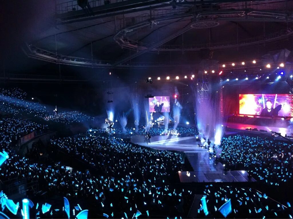 Концертный зал южный. Концертный зал в Сеуле. Концерты в Сеуле. SHINEE Concert. Концертный зал Южной Кореи.