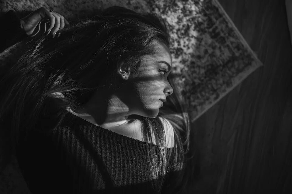 Связанная девушка боль. Связанные женщины. Связанная девушка боль. Связанные руки веревкой. Шибари эстетика.