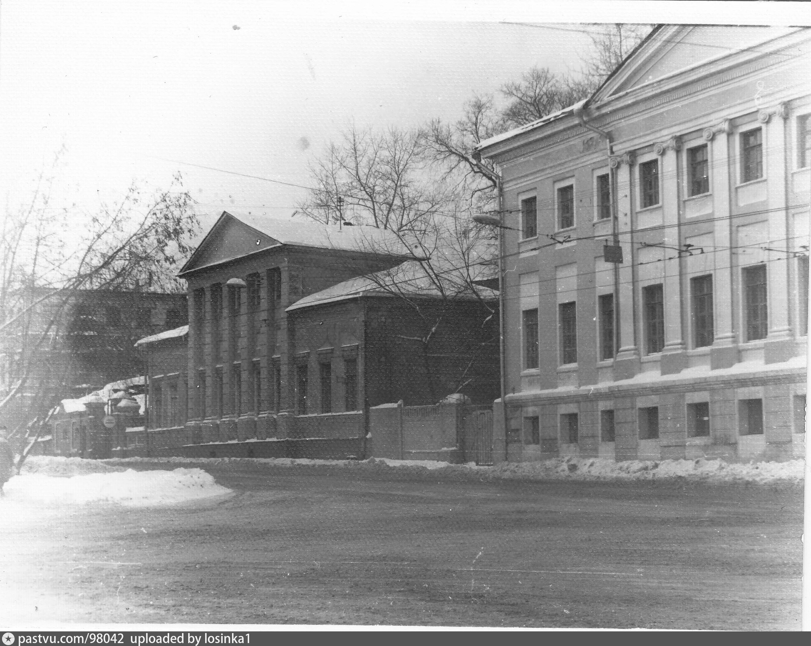 Старокирочный переулок дом 14. Старокирочный переулок 2. Черный дом на бауманской. Старокирочный переулок 5с 4. Дом в старокирочном переулке.