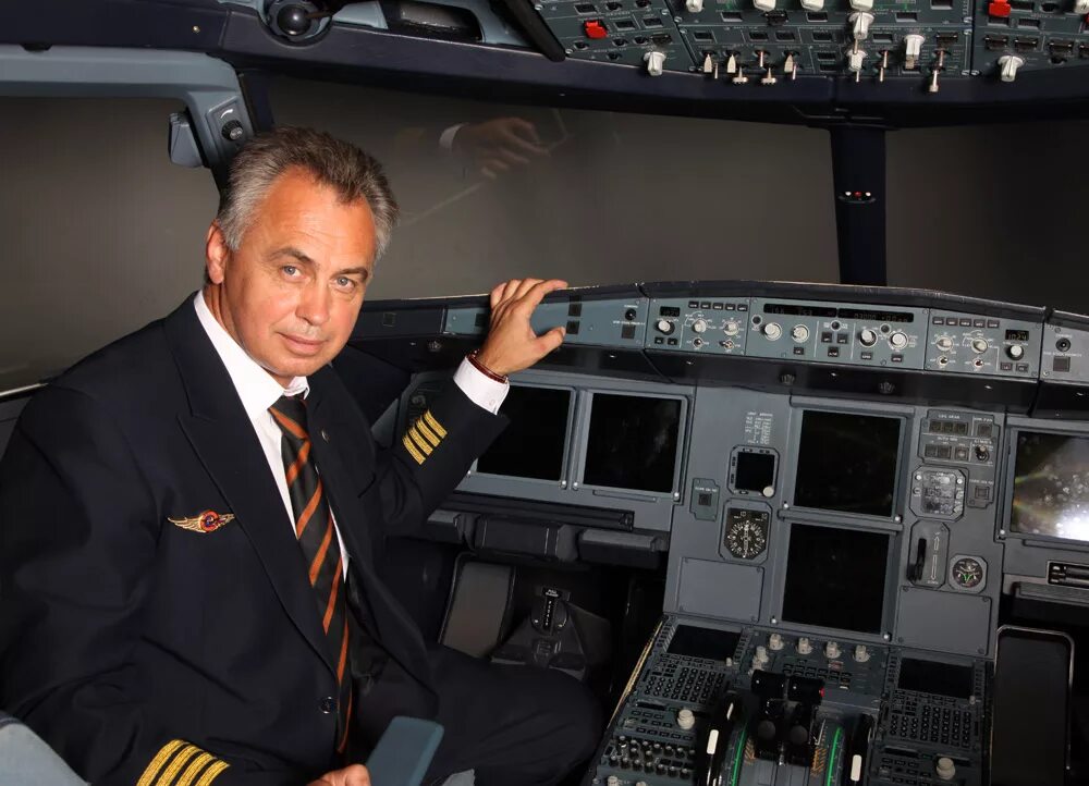 Квс пилот. Квс а320. Квс инструктор боинг 777. Пилот аэрофлота. Пилот самолета.