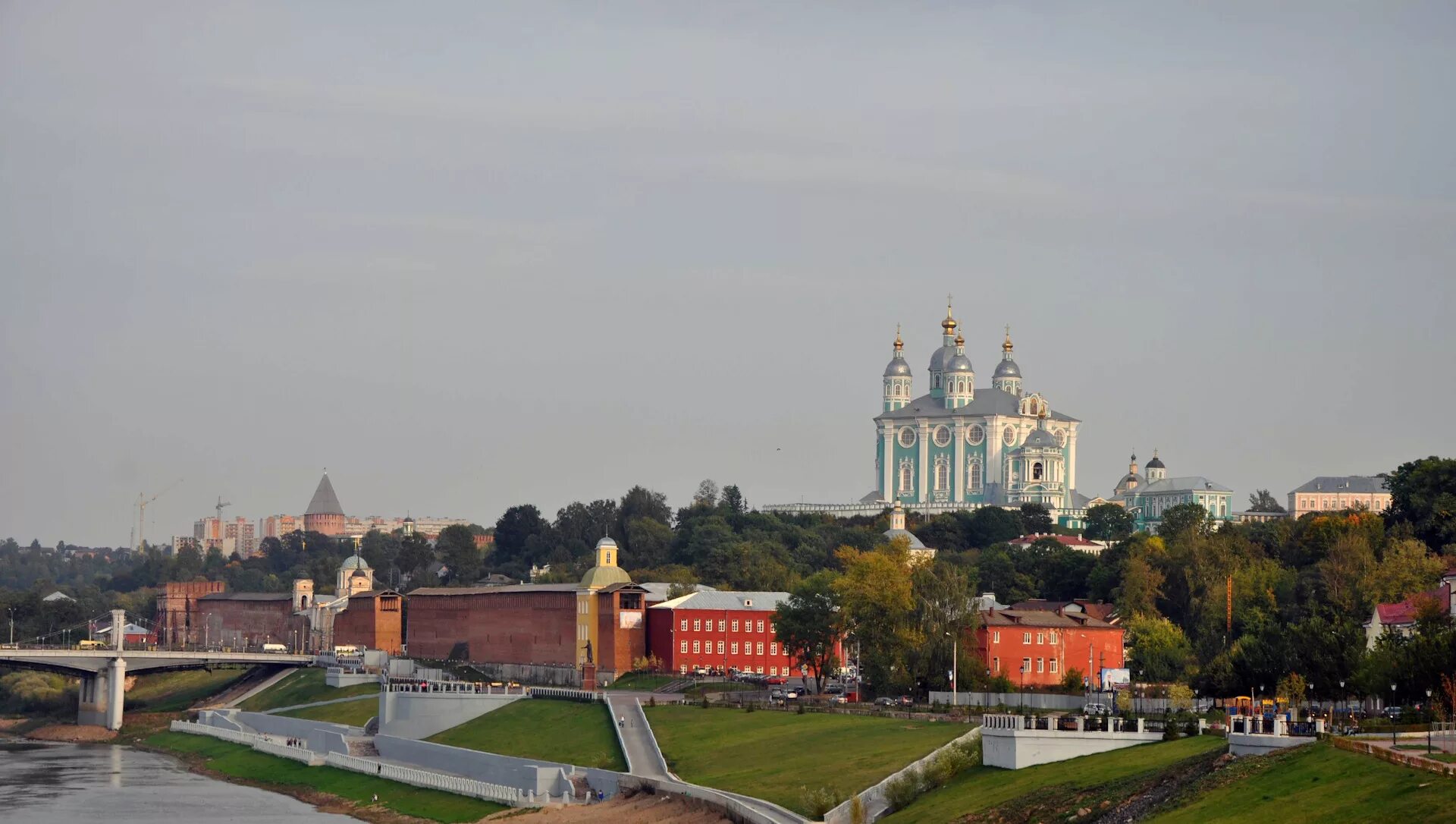 Смоленск где можно купить. Смоленск центр города. Смоленск виды города. Смоленск вид с набережной.