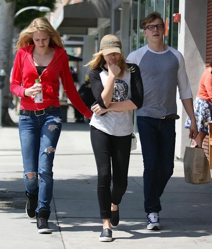 Chloe Moretz & Brooklyn Beckham Are So In Love in London! : Photo 4012180 Brookl