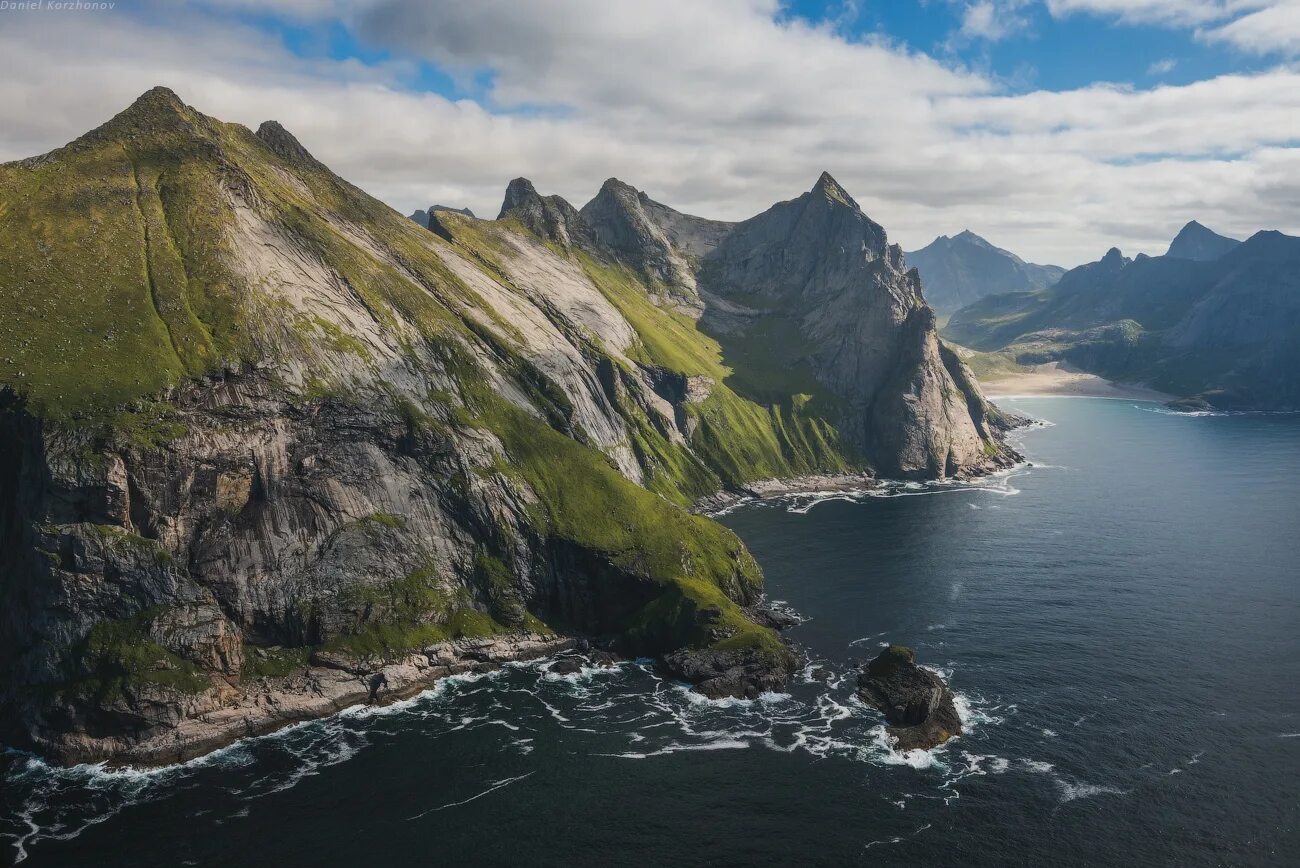 Норвегия высота над уровнем моря. Архипелаг Лофотен. Лофотены Норвегия. Норвежские острова Лофотенские. Лофотенские острова Норвегия пляжи.