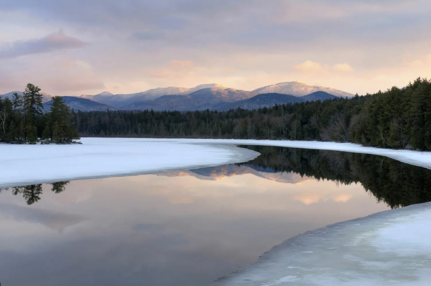 Lake from. Снежный эффект озера. эффект озера снег. лейк. snow lake from from above.