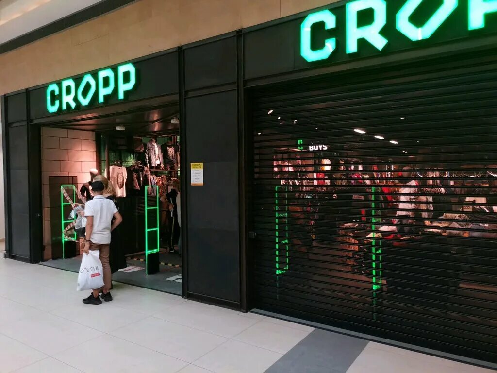Cropp town екатеринбург. Cr одежда cropp. Cropp brand авиапарк. Cropp town одежда. Магазин cropp в санкт-петербурге.