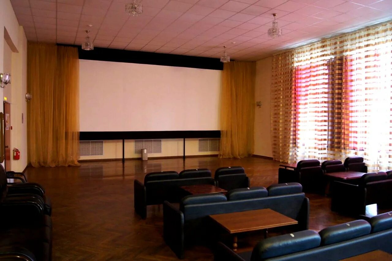 афиша кинотеатра. горняк сеансы. дк шахтер осинники афиша. кинотеатр горняк магадан афиша. охота на мужчин спектакль афиша.