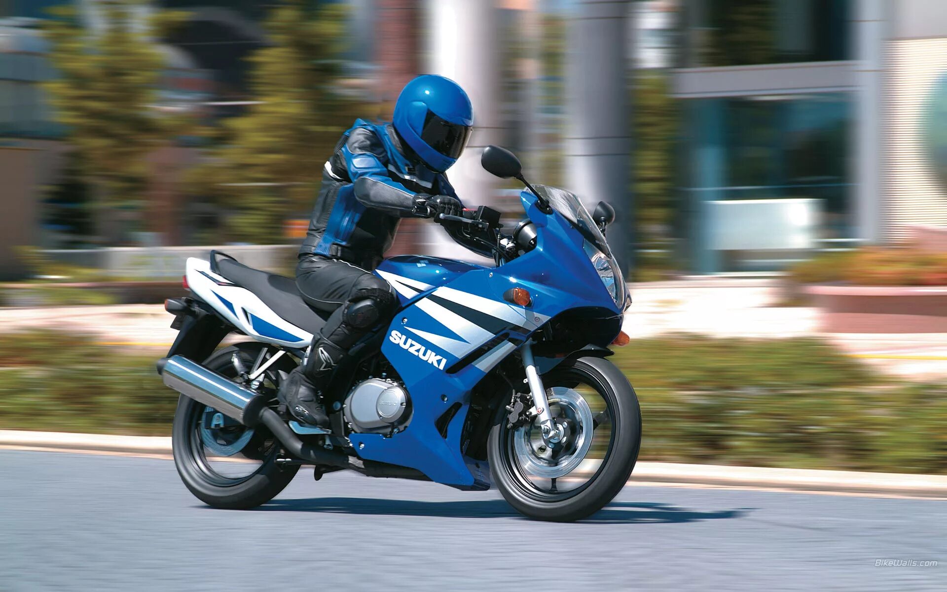 Yamaha r6 2017. Triumph trident. Шоссейный мотоцикл. Мотоцикл ктм 990 smt. Мотоцикл сток.