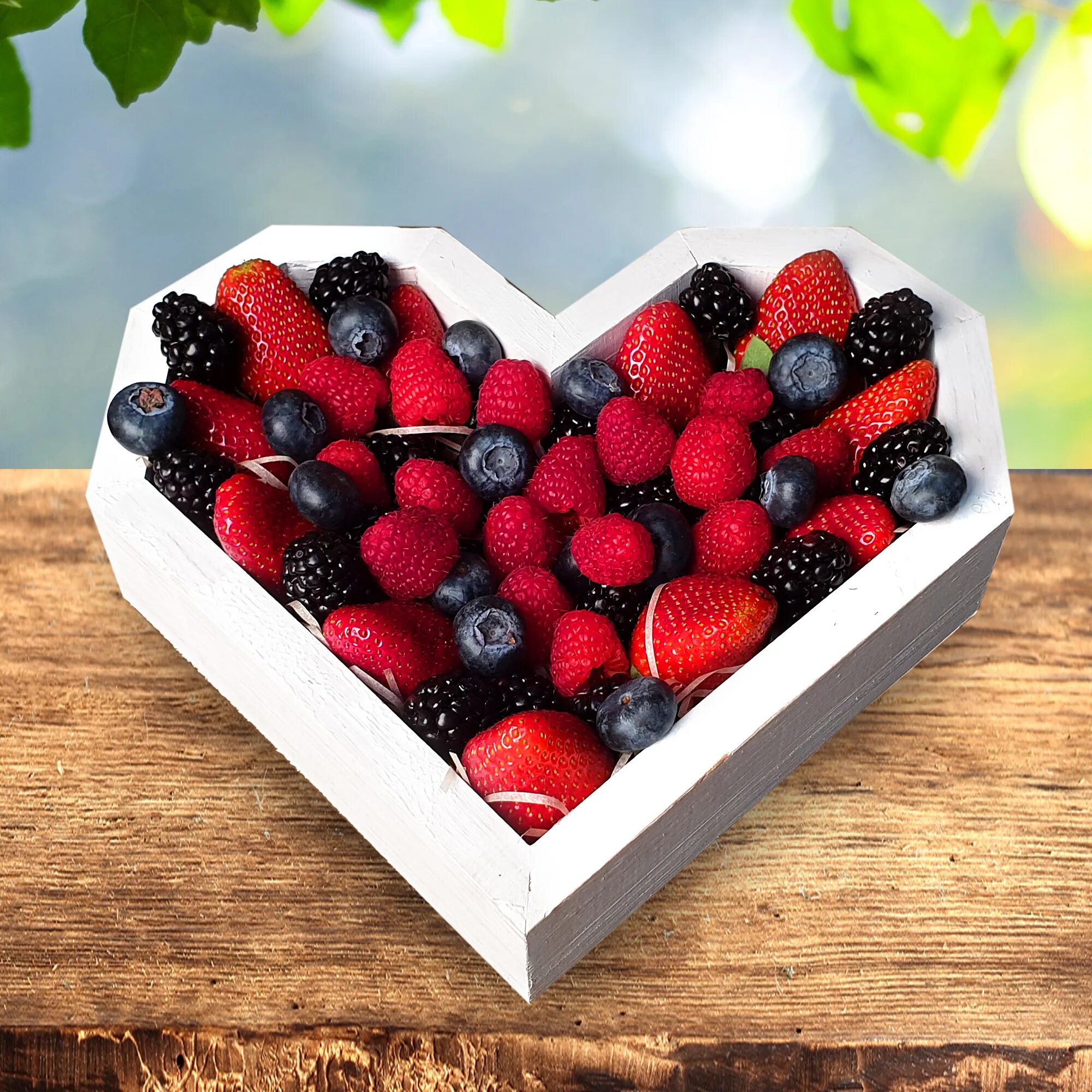 подарочный набор шкатулка ягодное настроение состав. подарочный набор косметики ягодный. набор подарочный "ягодный". набор ягод в подарок. лукошко с медом.