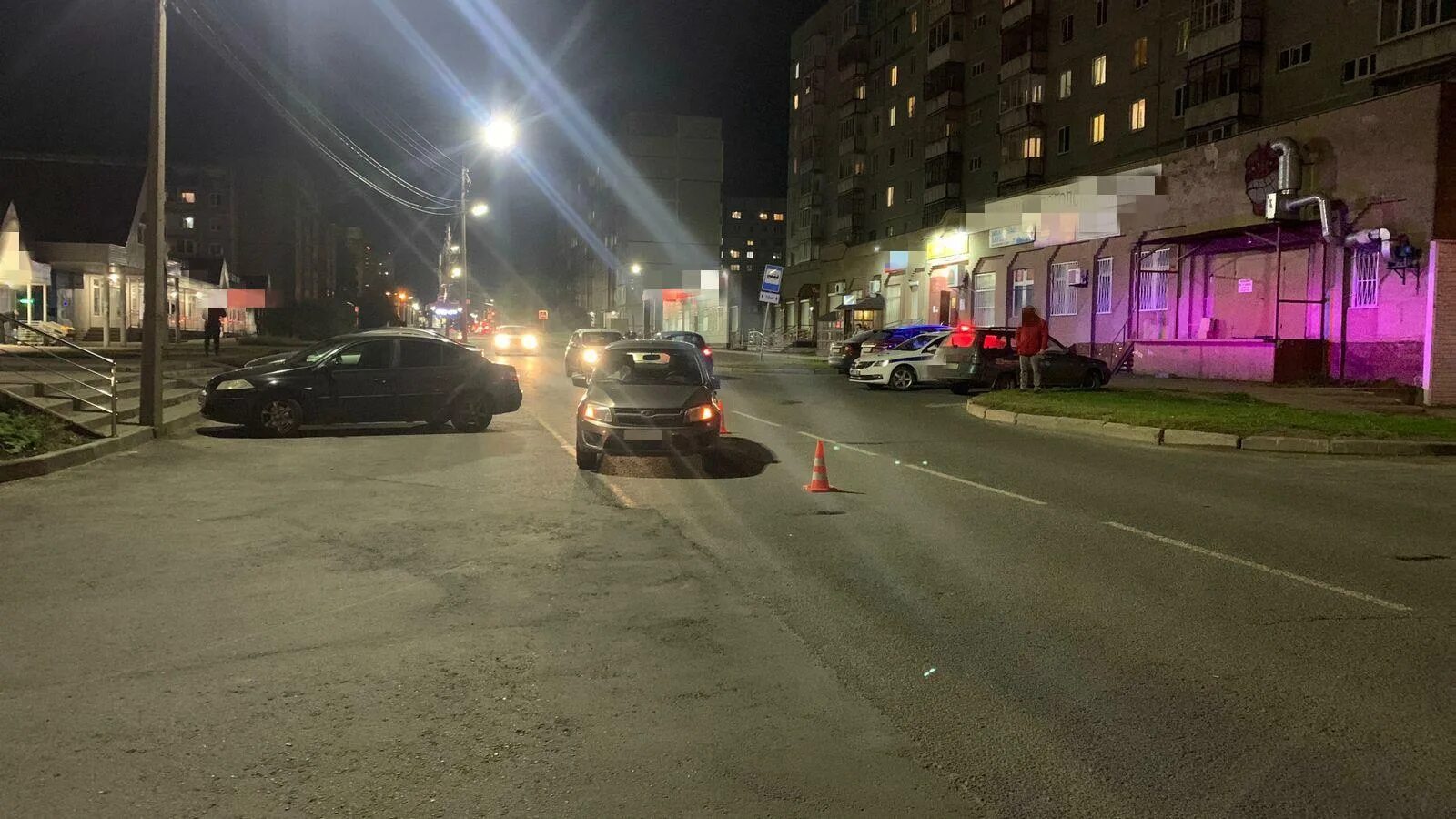 Mpix35 череповец. Пешеходная зона вечер. череповец дорога. фото с места происшествия. 22 сентября сбили пешехода на улице советской.